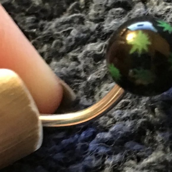 14 Gauge Pot Leaf Belly Ring - Picture 2 of 5